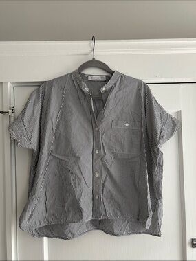 Everlane Black and White Vertical Stripe Short-Sleeve Button-Up Shirt